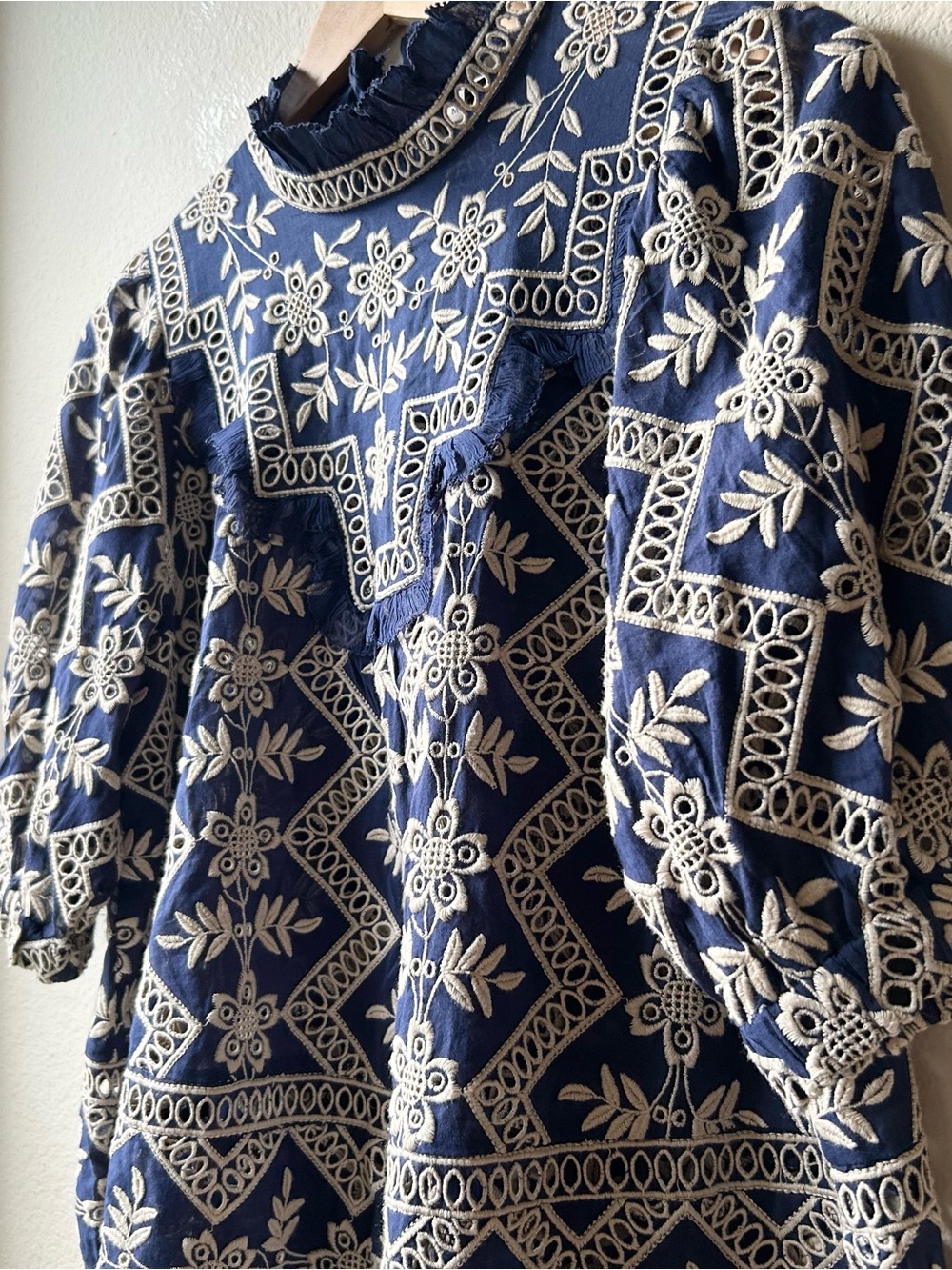 Rare Sea New York Navy Blue Cream Crochet Eyelet Lace Zippy Short Sleeve Top M - Picture 4 of 15